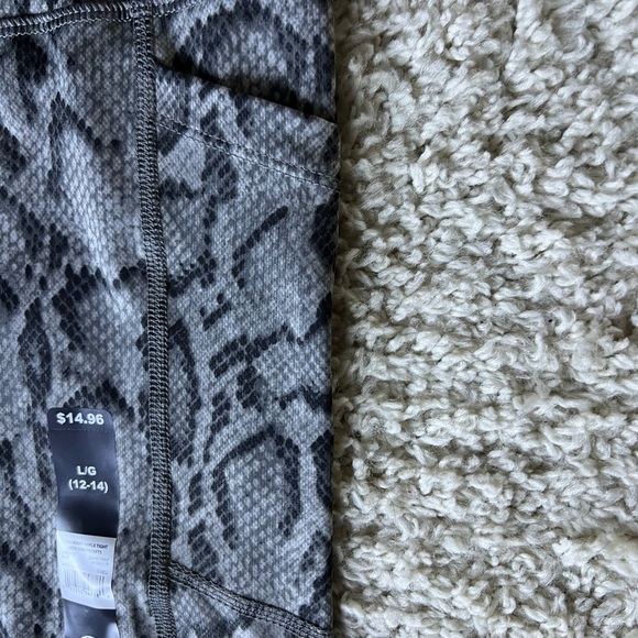Women’s Large Avia Gray Snake Print Leggings NWT - Picture 6 of 8